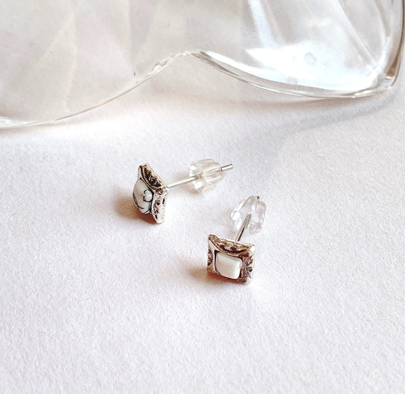 スクエア　ホワイトターコイズ調　ワンポイント　ピアス❤️   アンティークシルバー 3枚目の画像