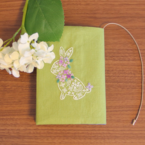 ブックカバー 紫陽花うさぎ 刺繍 文庫本/新書判/四六判ソフト