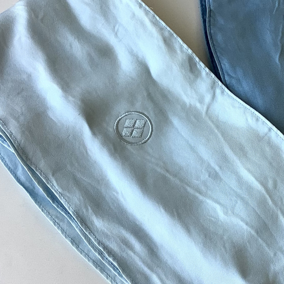 【インディゴ藍淡染】アスコットタイ風スカーフ シルク100％綾16匁家紋刺繍入り 4枚目の画像