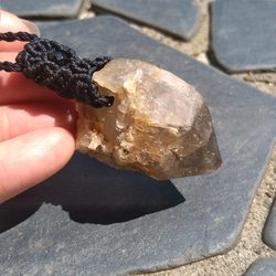 【希少ガネッシュヒマール産】スモーキークォーツの天然石マクラメペンダント[PEN-993] 3枚目の画像