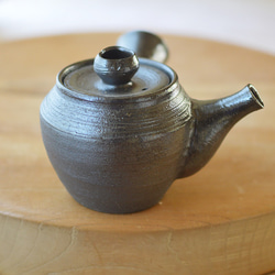 急須／黒・焼き〆陶器（レンジ、オーブン、食洗機対応） 2枚目の画像