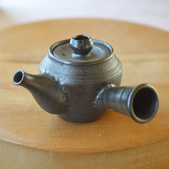 急須／黒・焼き〆陶器（レンジ、オーブン、食洗機対応） 3枚目の画像