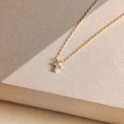 イエローゴールド ミニマムな十字架デザイン ダイヤモンドネックレス