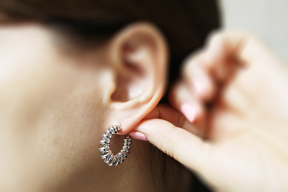 ERG-2400-R【2個入り】 スプリングラウンドピアス/spring round Post Earring 6枚目の画像