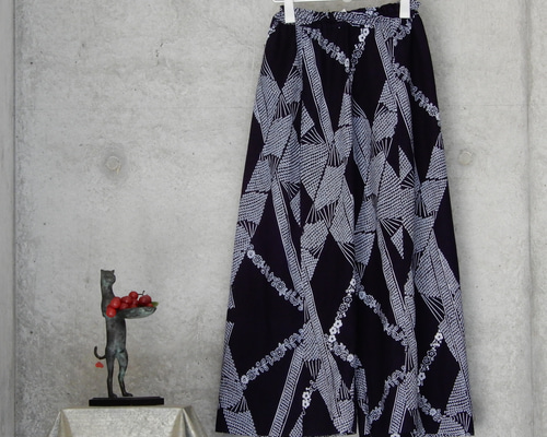 浴衣リメイクもんぺ【菱】ハンドメイド ぷっくりパンツ ワイドパンツ サルエル 着物リメイク 浴衣リメイク サルエルパンツ - メルカリ