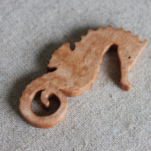 タツノオトシゴ（オス）木製アクセサリー（セミオーダー） その他