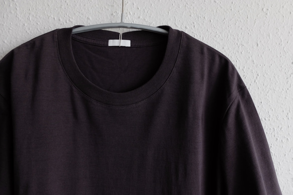 【再入荷】yohaku SUVIN GOLD 半袖Tシャツ｜チャコール｜ユニセックス3サイズ 3枚目の画像