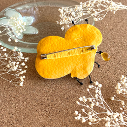 【刺繍×ゼンタングル】蜜蜂ワッペンブローチ 2枚目の画像