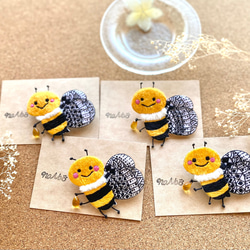 【刺繍×ゼンタングル】蜜蜂ワッペンブローチ 4枚目の画像