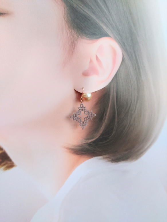 *＊。marrone scuro *＊。タティングレース ピアス*＊。こげ茶色＊細糸＊ピアス ＊ 1枚目の画像