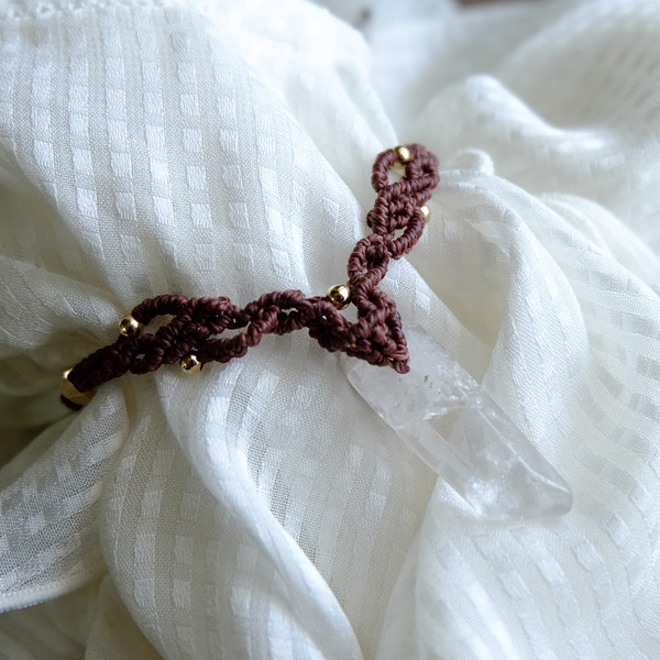 水晶ポイント原石（ブラジル産）マクラメ編みブレスレット 男女兼用可アクセサリー　誕生日プレゼント・お守り。3202