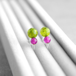 雙色耳環碎綠蔓越莓粉紅色非穿孔耳環天然石水晶玉石生日禮物 第2張的照片