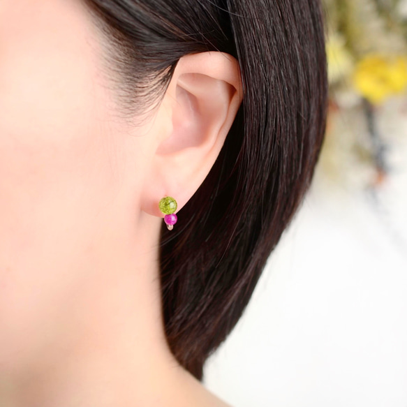 雙色耳環碎綠蔓越莓粉紅色非穿孔耳環天然石水晶玉石生日禮物 第1張的照片