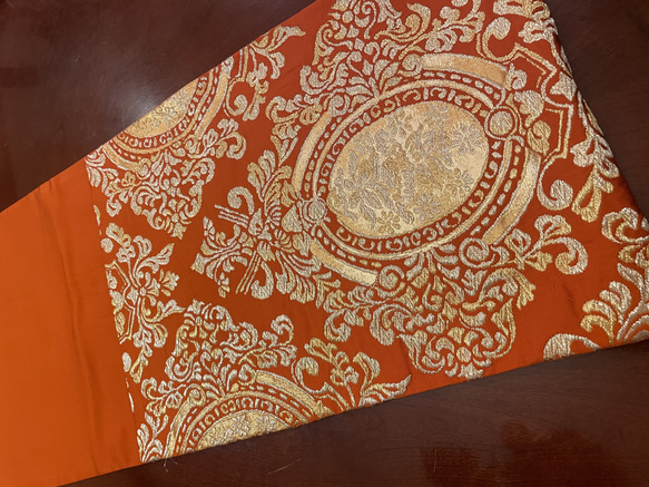 2160豪華刺繍のオレンジが映える正絹テーブルランナー　帯リメイク 3枚目の画像