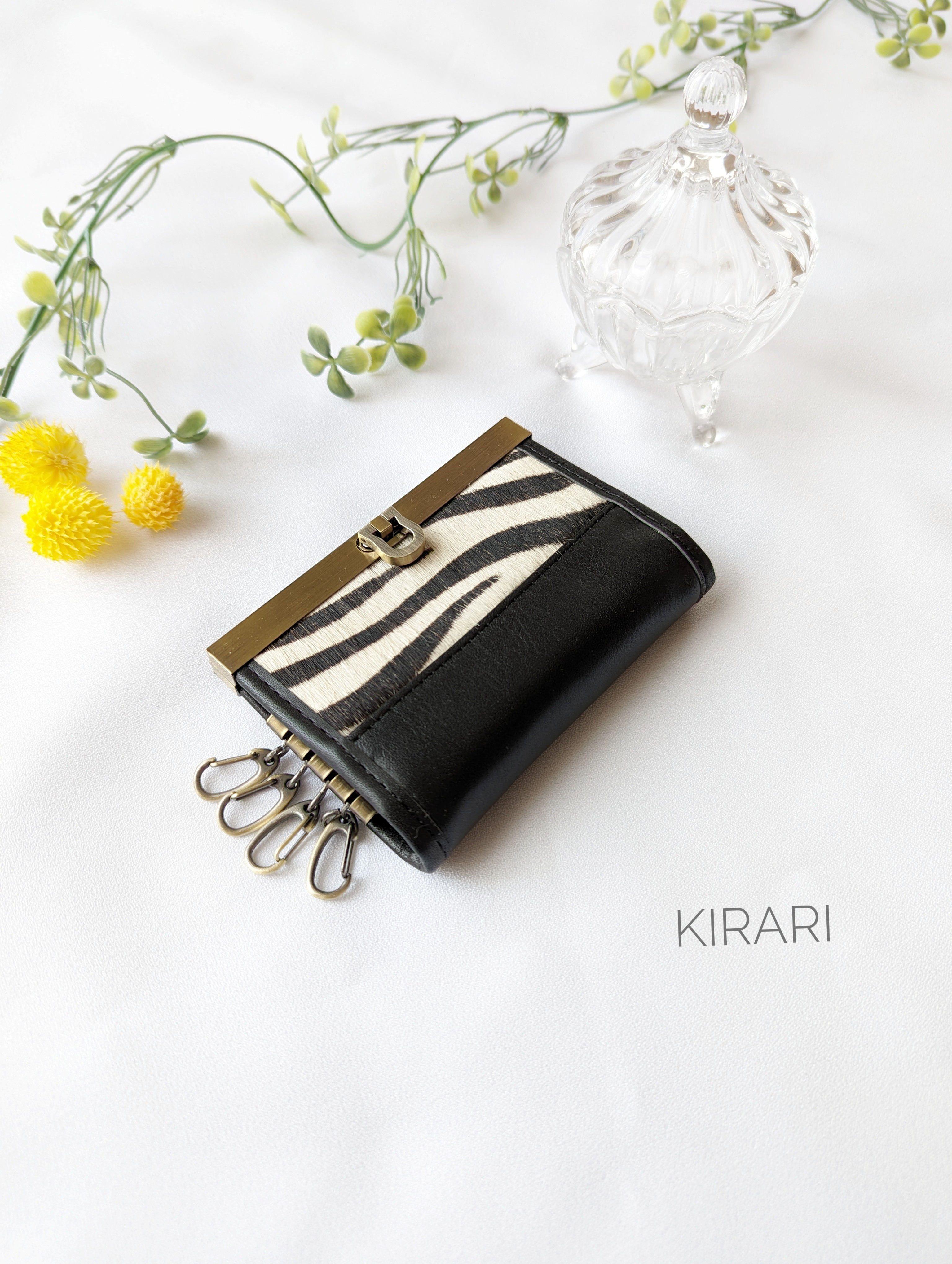 スマートキー＆カードが入るキーケース  ゼブラ柄ハラコ×黒色本革♬︎Dカン&ストラップオプション