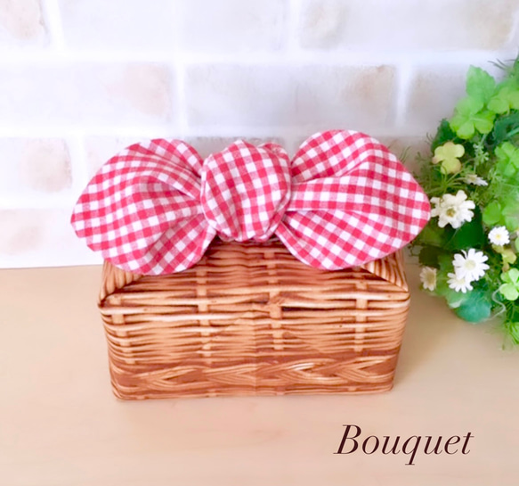 【リボンのお弁当袋】保冷保温　バスケット柄×ギンガムチェック(赤)(ダイヤ型)　大人かわいい/ポーチ/ランチバッグ 1枚目の画像