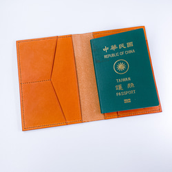 YTLEATHER丨真皮護照套丨護照夾丨客製名字丨手工製作丨植鞣革牛皮丨出國旅遊丨旅行 第4張的照片