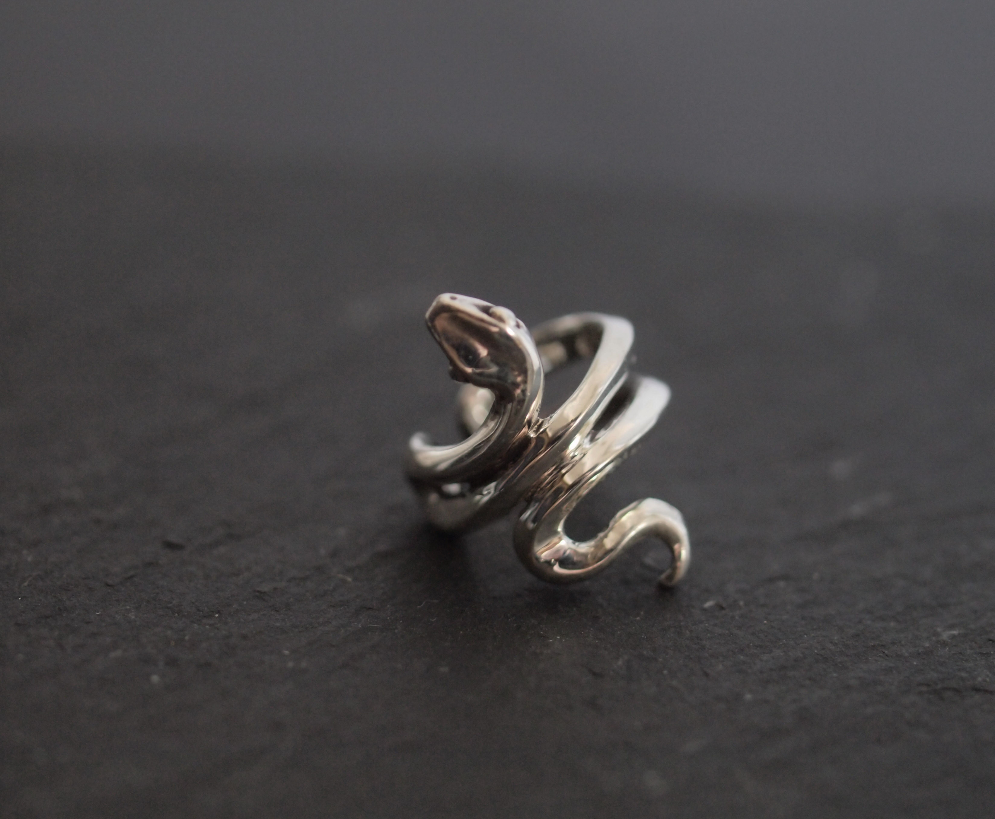 蛇のイヤーカフ