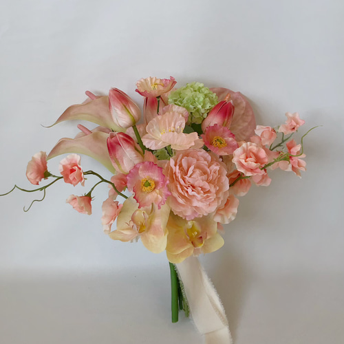 サーモンピンクグラデーション 胡蝶蘭とカラーウェディングブーケ  