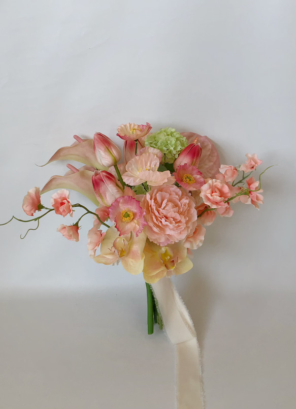 サーモンピンクグラデーション 胡蝶蘭とカラーウェディング