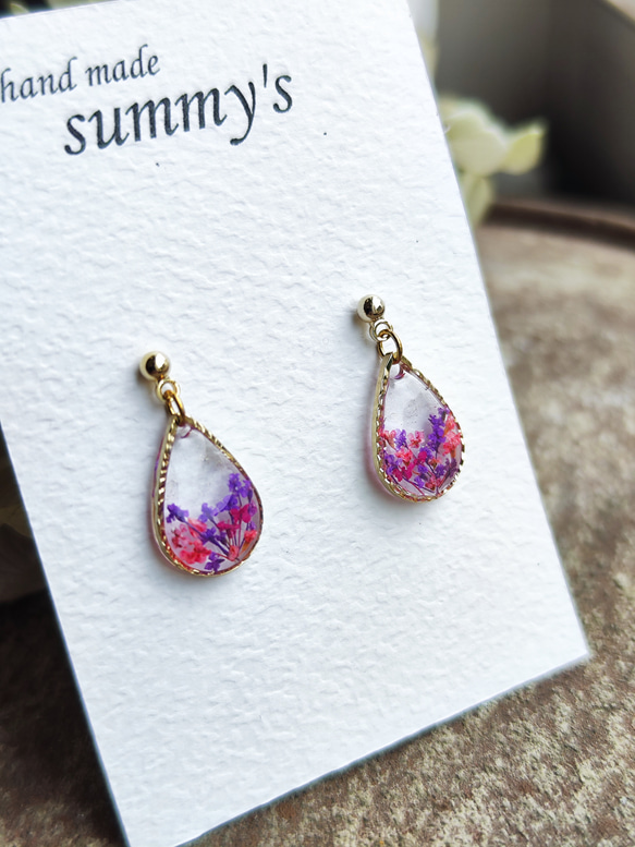 雫ピアス【ハンドメイドピアス】揺れるピアス/雫形のピアス/ピンクの花 