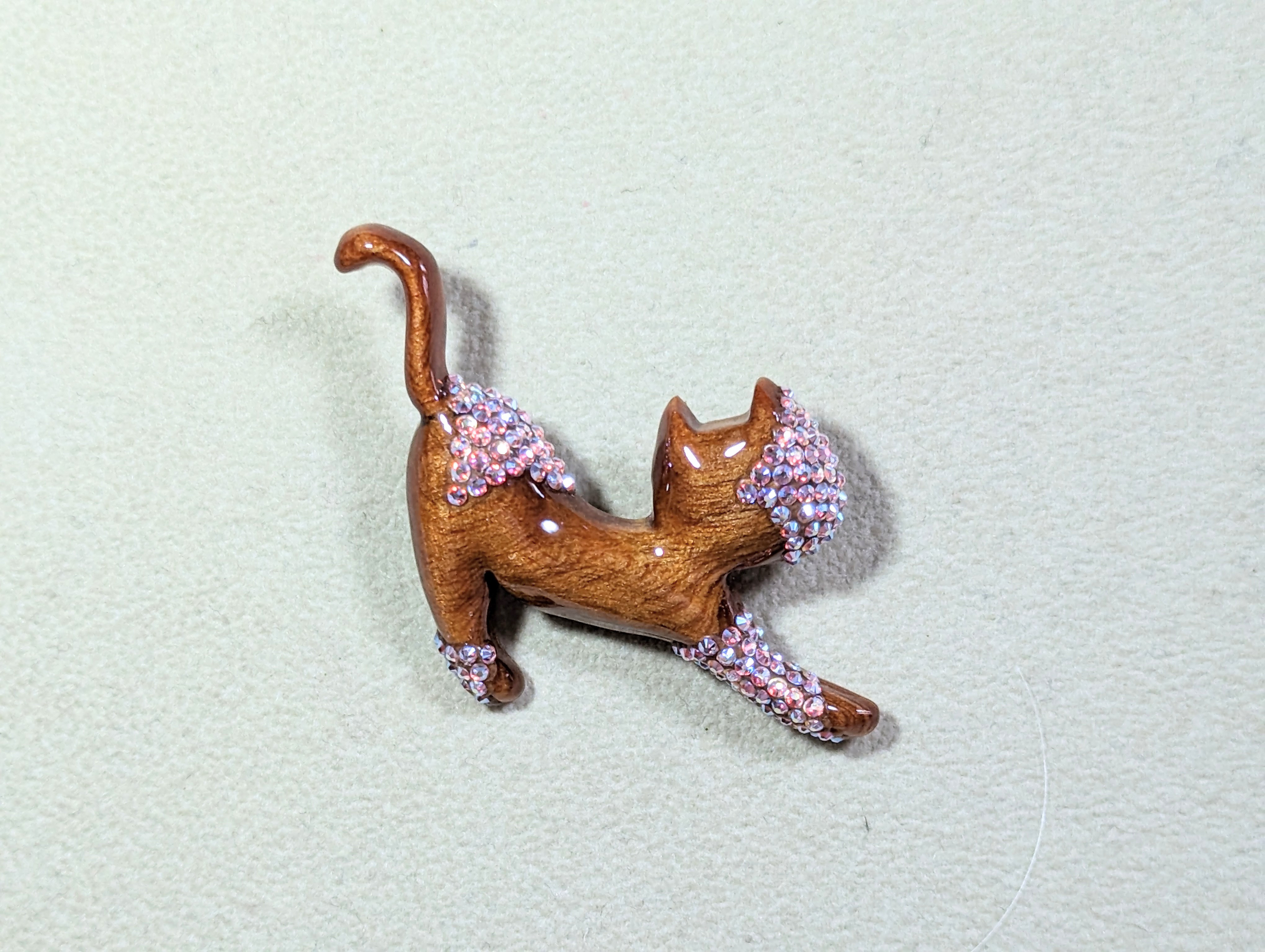 木製　ブローチ　（　猫　）