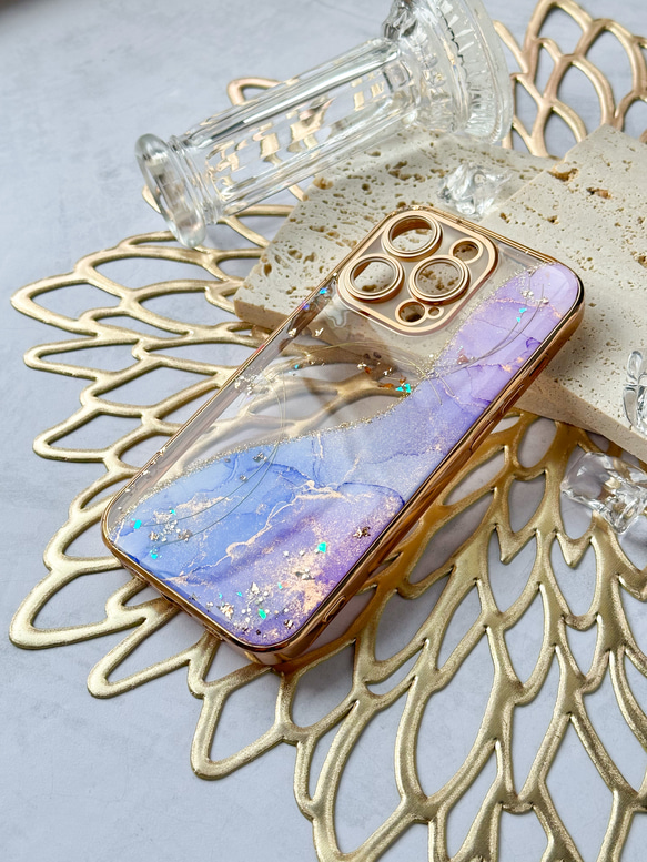 紫陽花カラーにゴールドを散りばめた 大理石風iPhoneケース アルコールインクアート　紫陽花ハンドメイド2024 2枚目の画像
