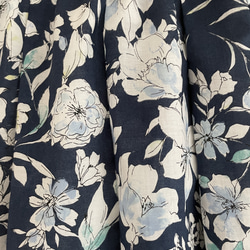 コットンの花柄のギャザースカート(ネイビー) 3枚目の画像