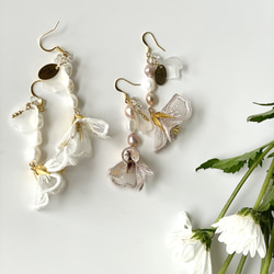 「 Blossoming Pearls 」お花レース 淡水パール 花びらの揺れるタグつき 大ぶりピアス 刺繍 イヤリング 1枚目の画像