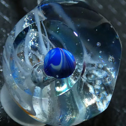 二面カット玉、地球　ＮＯ.1（ガラス、とんぼ玉、ネックレス） 3枚目の画像