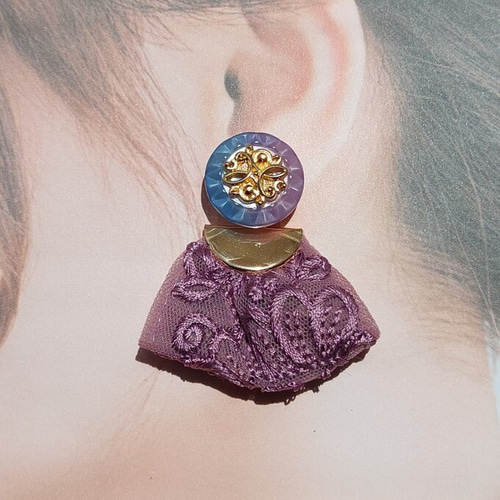 インド刺繍リボンタッセル×ボタンピアス 2way インド刺繍 リボンタッセル 2way ピアス/イヤリング 染めボタン