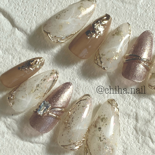 ホワイト天然石 ニュアンスネイル 夏ネイル 涼しげネイル 大人ネイル