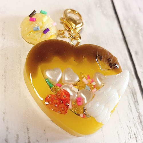 ♡薔薇♡アマビエさん② ハートキャンディ　レジンキーホルダー ♡薔薇♡アマビエさん② ハートキャンディ レジンキーホルダー レジン