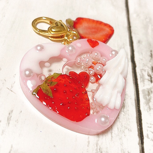 いちごみるく◇ハートシェイカー フェイクスイーツ ホイップデコ 押し