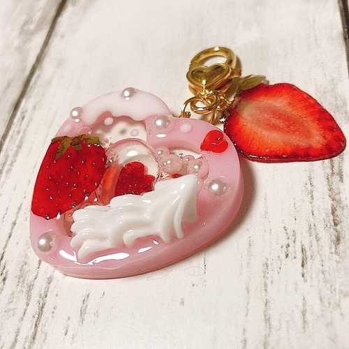 じゃらじゃらキーホルダー　ハートマカロン　赤　いちご　アメリカンスイーツ　お菓子 じゃらじゃらキーホルダー ハートマカロン 赤 いちご アメリカン