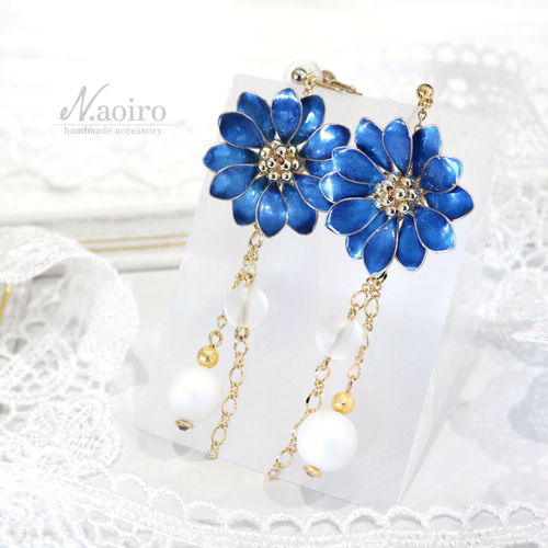 視線をひとりじめ♡青いマーガレット(ピアス/イヤリング