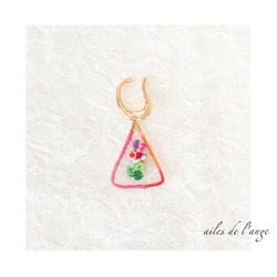 【SOLDOUT】no.901- organdy embroidery triangle earcuff 1枚目の画像