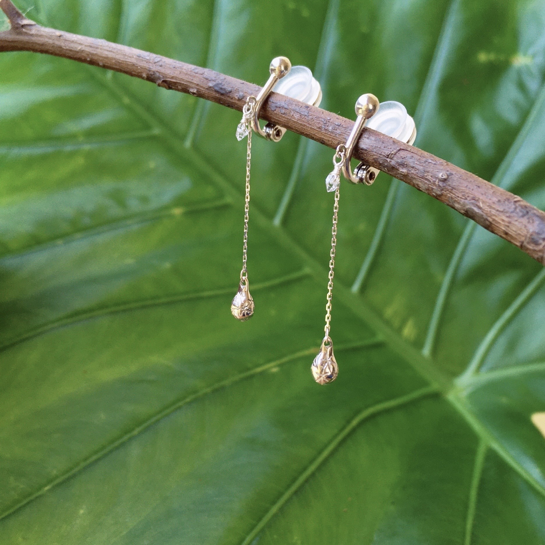 【受注制作】雨上がり ー雫ー (イヤリング・ロング)