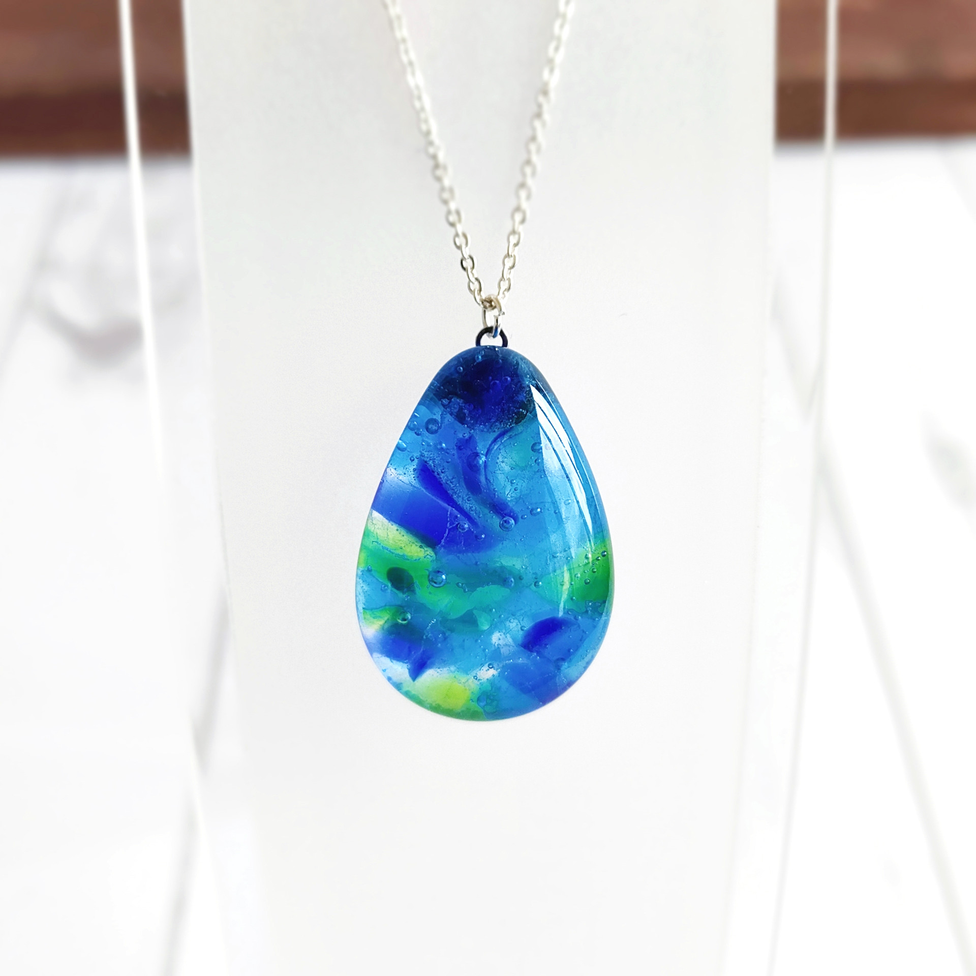 琉球ガラスの大粒ネックレス【海色】 ネックレス・ペンダント トムの