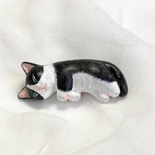 ハチワレ　寝釈迦猫　猫の置物　作家 ハチワレ寝釈迦猫猫の置物作家