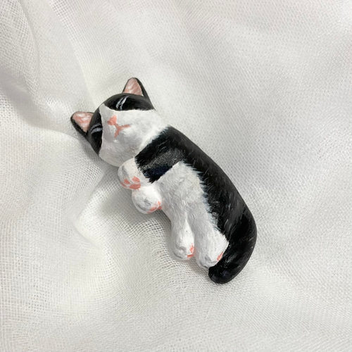 ハチワレ　寝釈迦猫　猫の置物　作家 39ae02e319084fb974907ffb62c681
