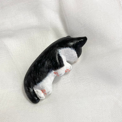 爆睡猫の置物(白黒ハチワレ猫) その他アート 猫ハウス 通販