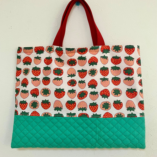 2023 新作】いちご柄のレッスンバッグ レッスンバッグ 絵本バッグ