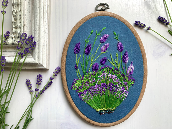 【受注製作】lavender garden ラベンダー畑で、、、手刺繍タペストリー 1枚目の画像