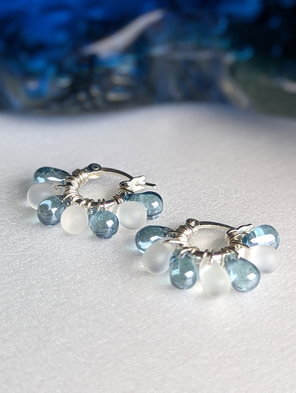 蒙大拿藍&amp;玻璃白繡球花圈形耳環或沾滿晨露的耳環 SV925 第3張的照片