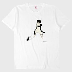 Tシャツ　白黒猫とクワガタB　ホワイト 1枚目の画像