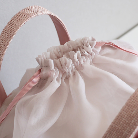 【與日系服裝兼容性好◎】歐根紗內襯絲帶籃袋【粉米色】 第5張的照片