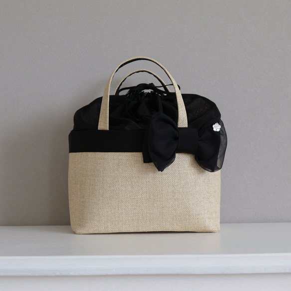 疊層緞帶籃袋，歐根紗內襯 [自然色 x 黑色] 第1張的照片