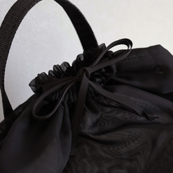 [四季皆宜◎] 透明紗襯緞帶籃袋 [黑色] 第5張的照片