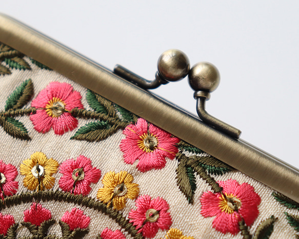 ★一点のみ★indian embroidery　がま口ミニ財布・小物入れ　flower ×gold 4枚目の画像